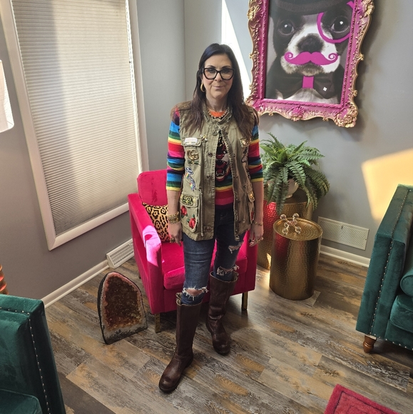 Military vest, army green, upcycled into a designer vest inspired by GG patches - Picture 11 of 12